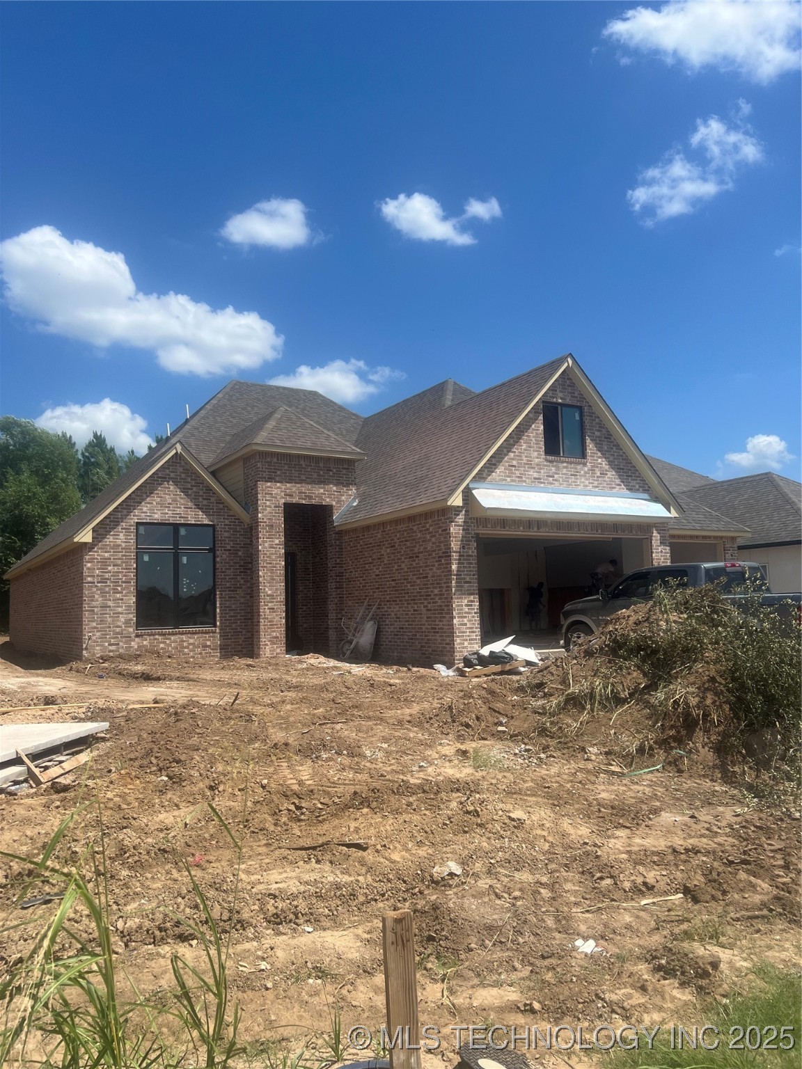 7011 S Tamarack Avenue Property Photo 1