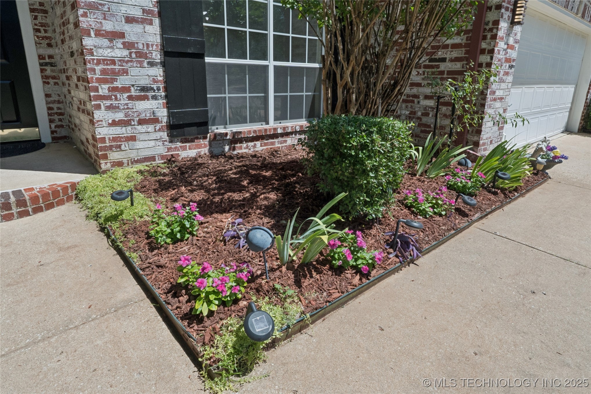 11223 S Oxford Avenue Property Photo 9
