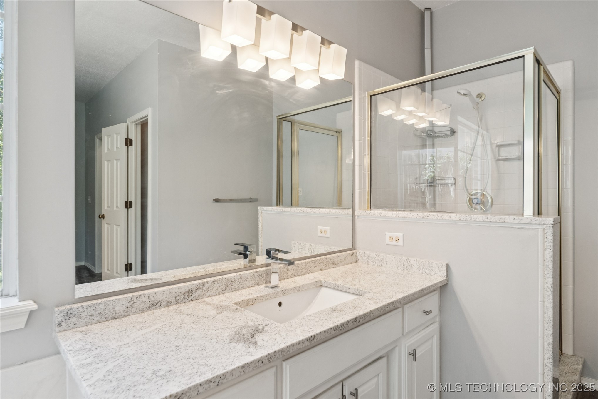 11223 S Oxford Avenue Property Photo 26