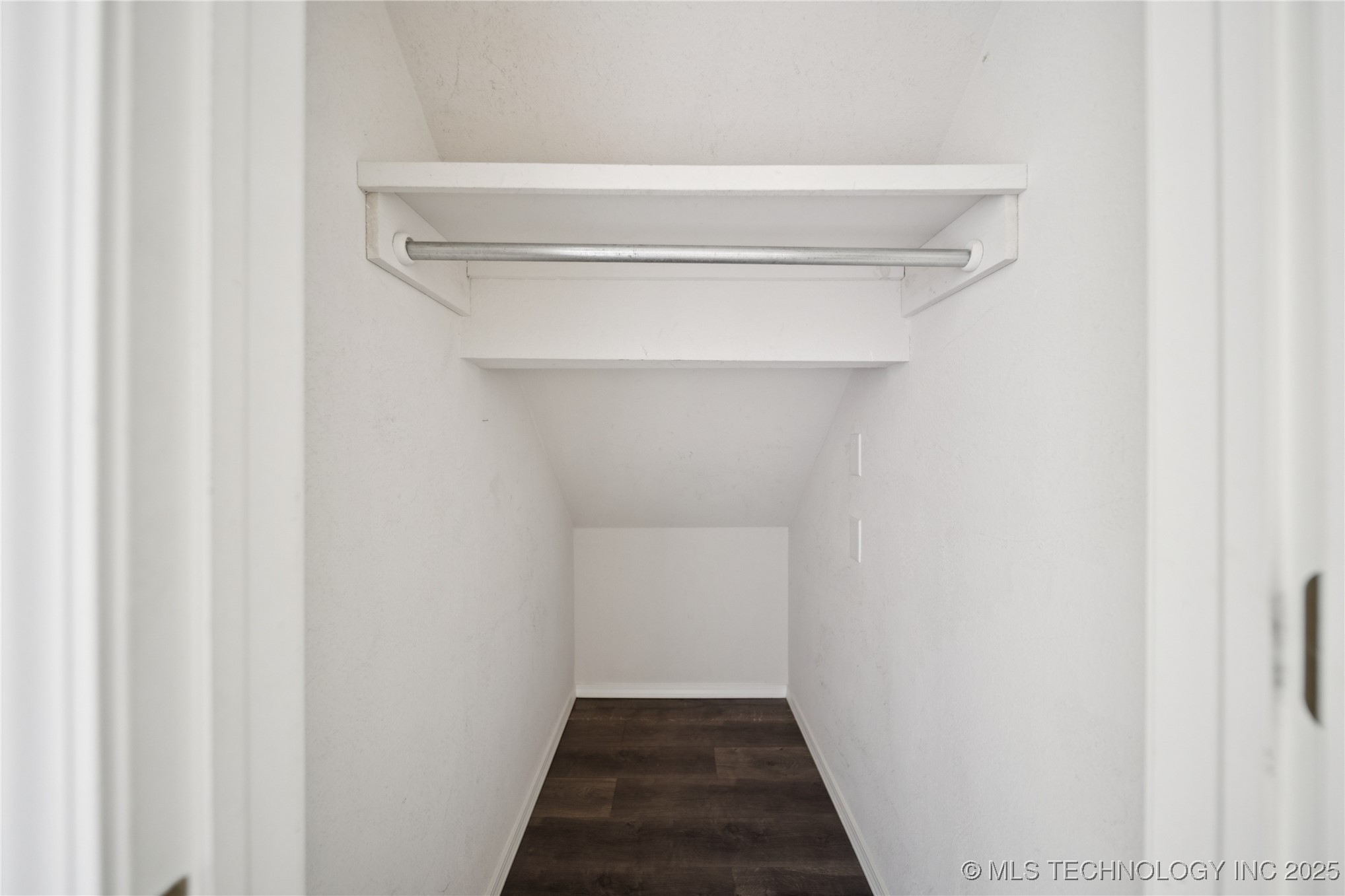 11223 S Oxford Avenue Property Photo 30