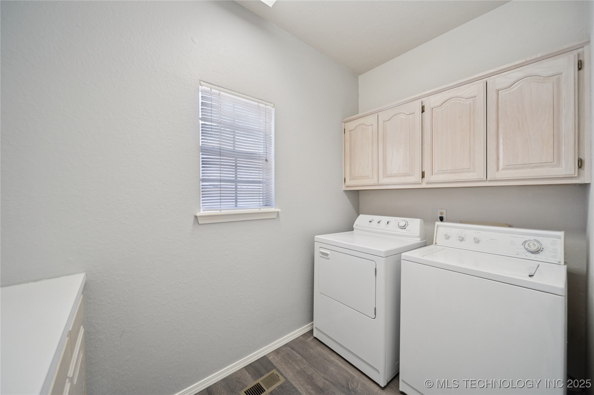 11223 S Oxford Avenue Property Photo 40