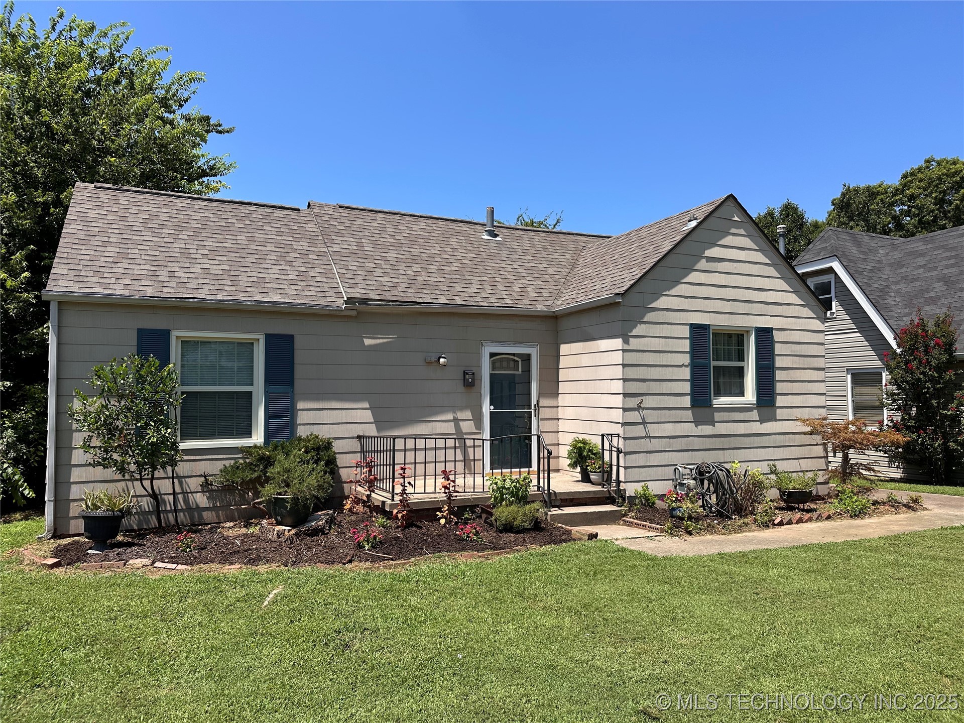 1236 S Quebec Avenue Property Photo 1