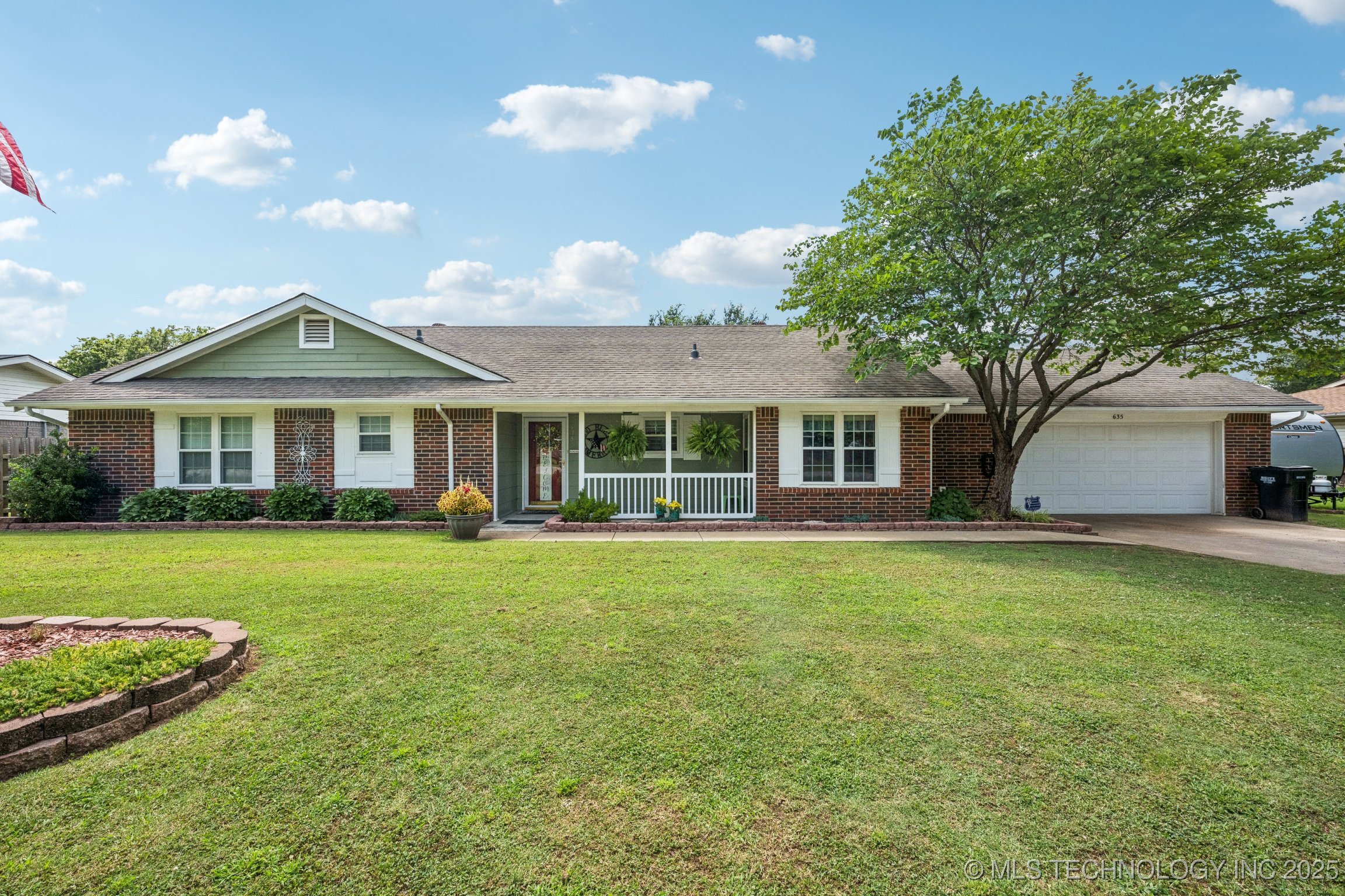635 S Pecan Street Property Photo 1