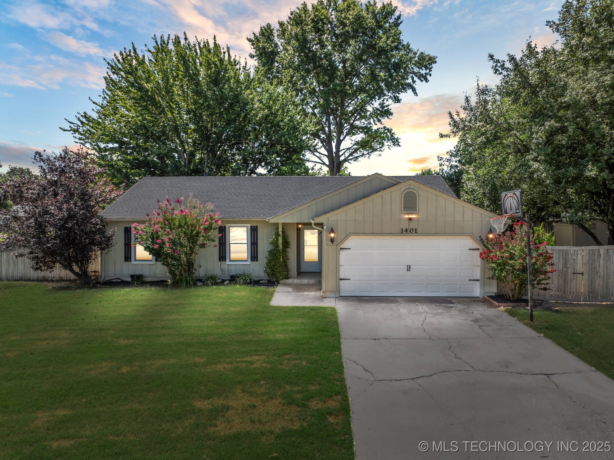 1401 W Princeton Court Property Photo 1