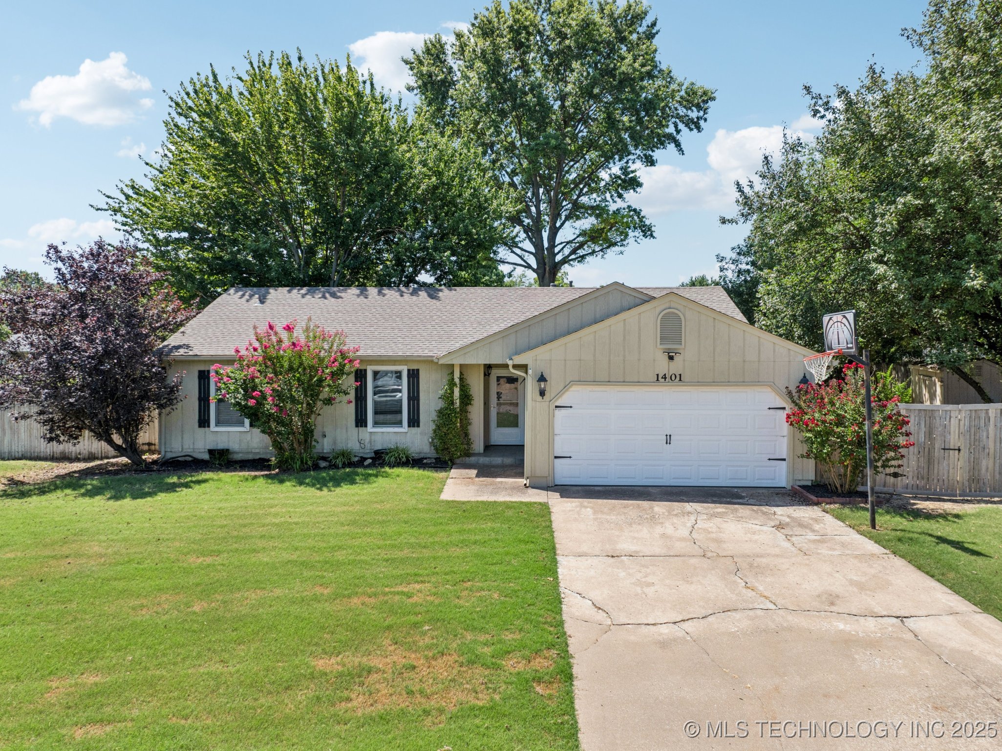 1401 W Princeton Court Property Photo 2