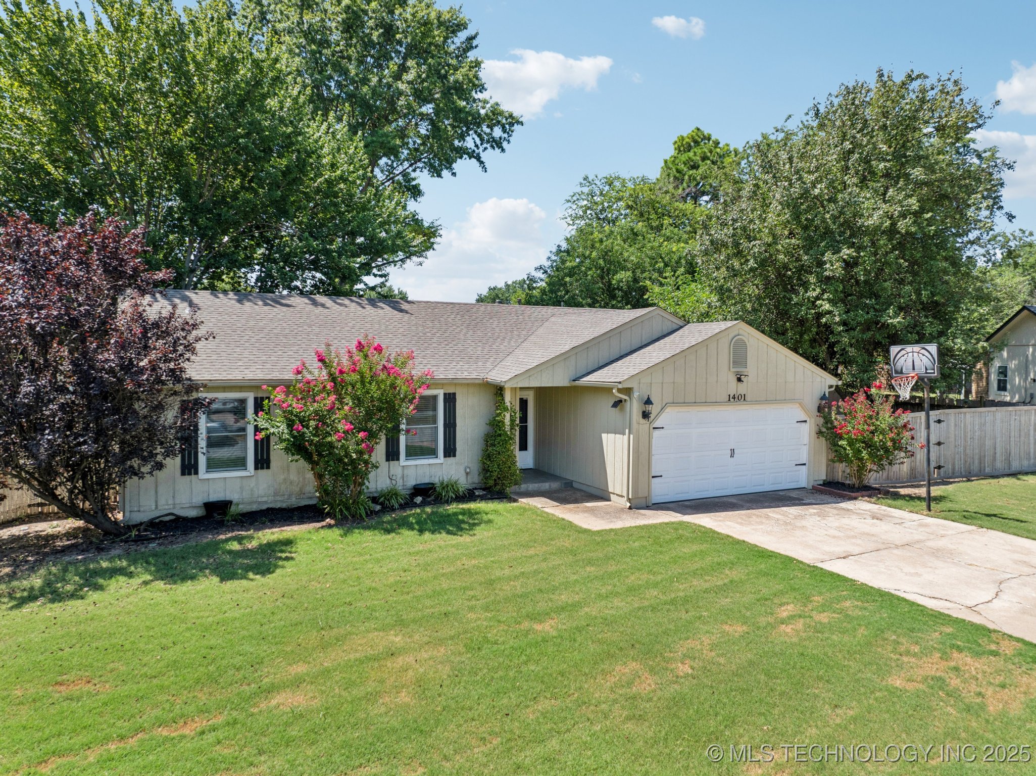 1401 W Princeton Court Property Photo 3