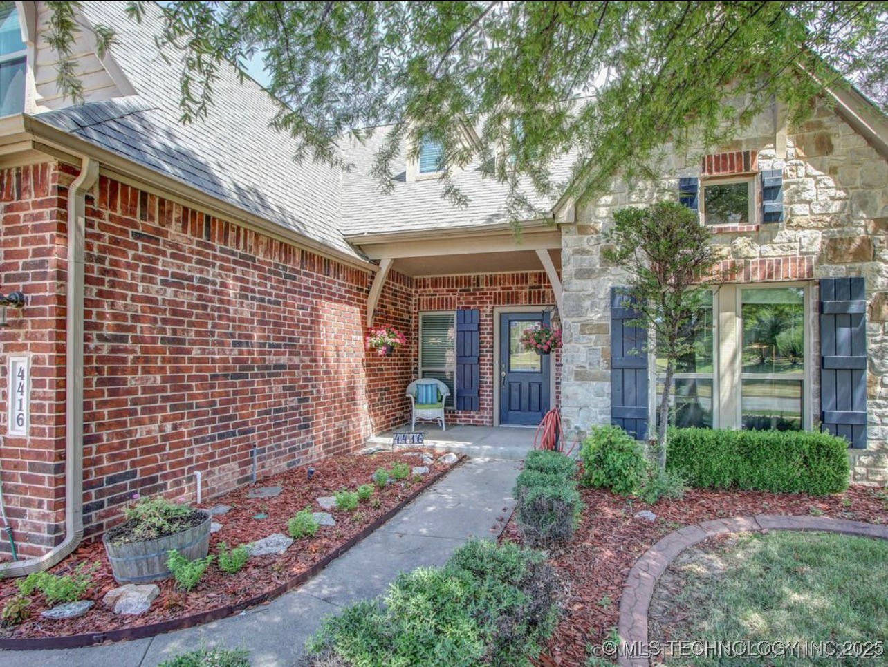 4416 W Indianola Street Property Photo 1