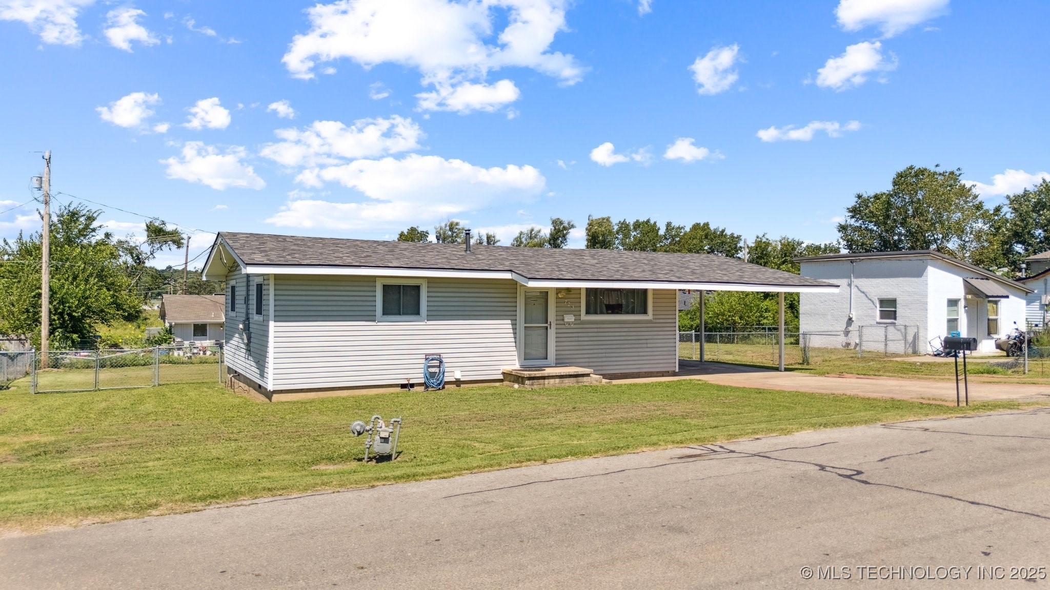 723 S Maryland Avenue Property Photo 3