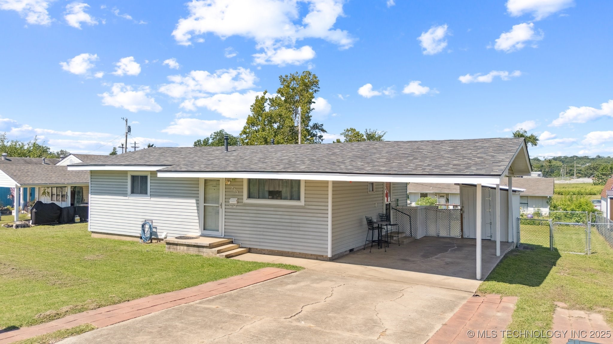 723 S Maryland Avenue Property Photo 4