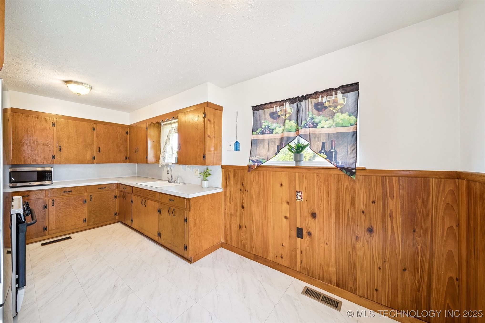 723 S Maryland Avenue Property Photo 11