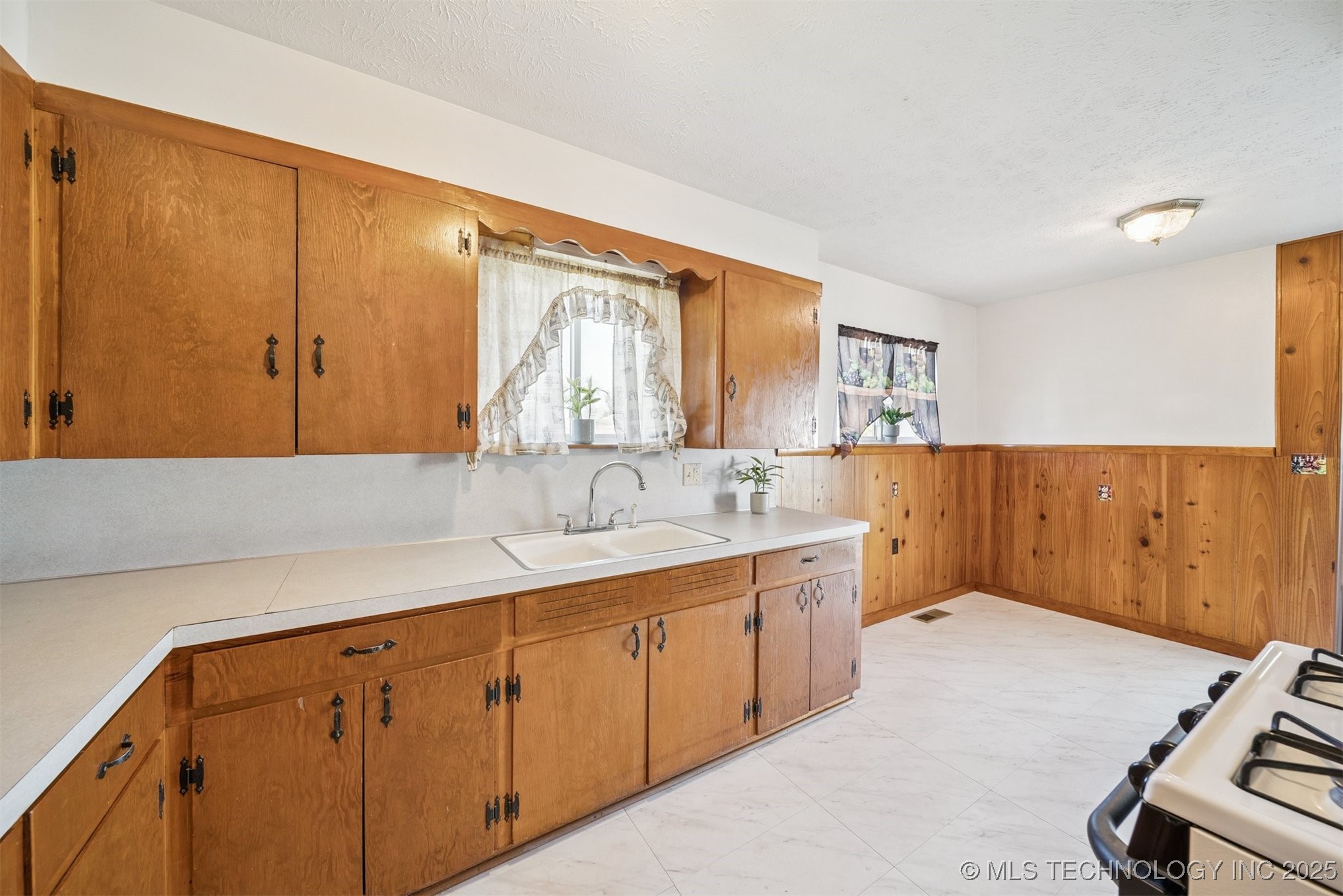 723 S Maryland Avenue Property Photo 13