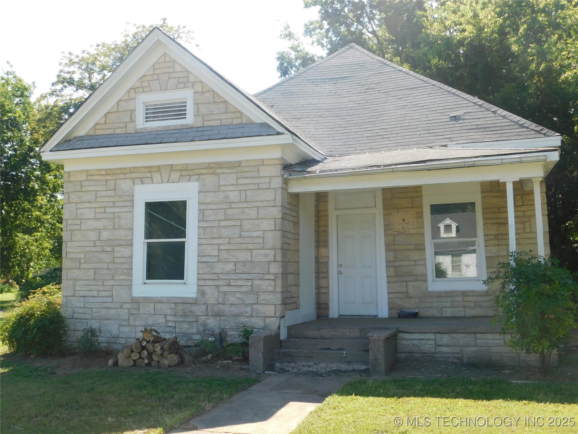 530 N K Street Property Photo