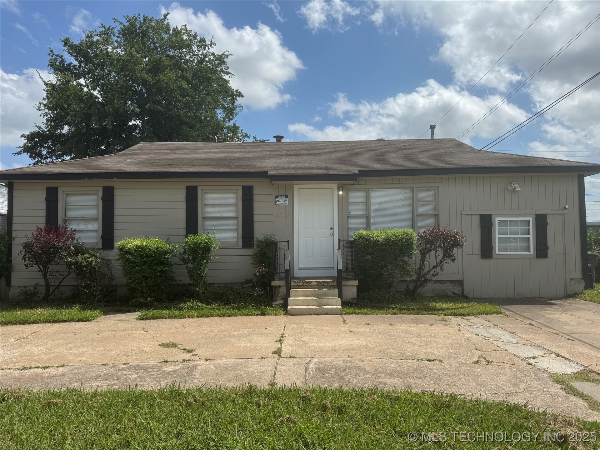 6712 E Haskell Street Property Photo 1