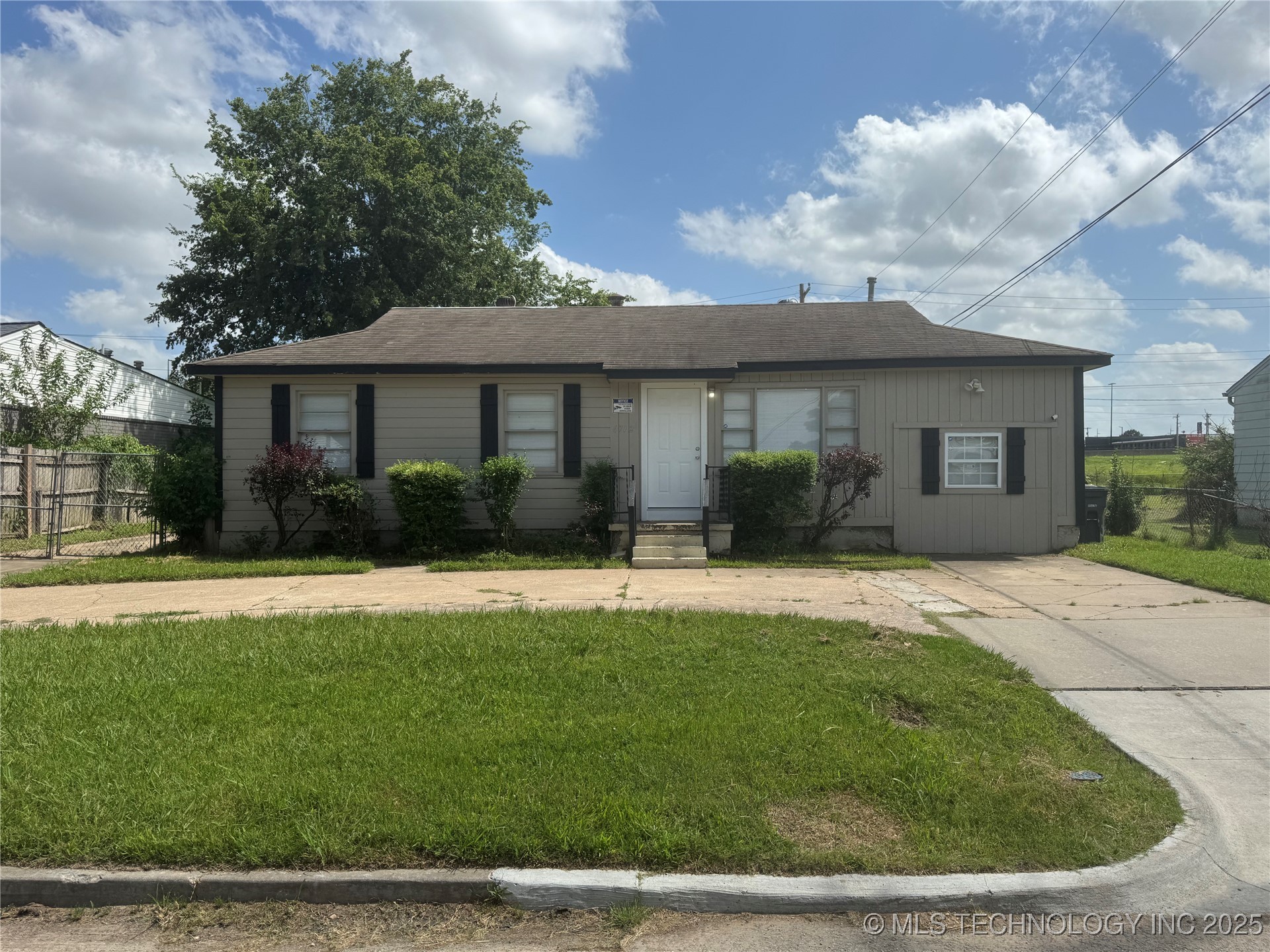6712 E Haskell Street Property Photo 4