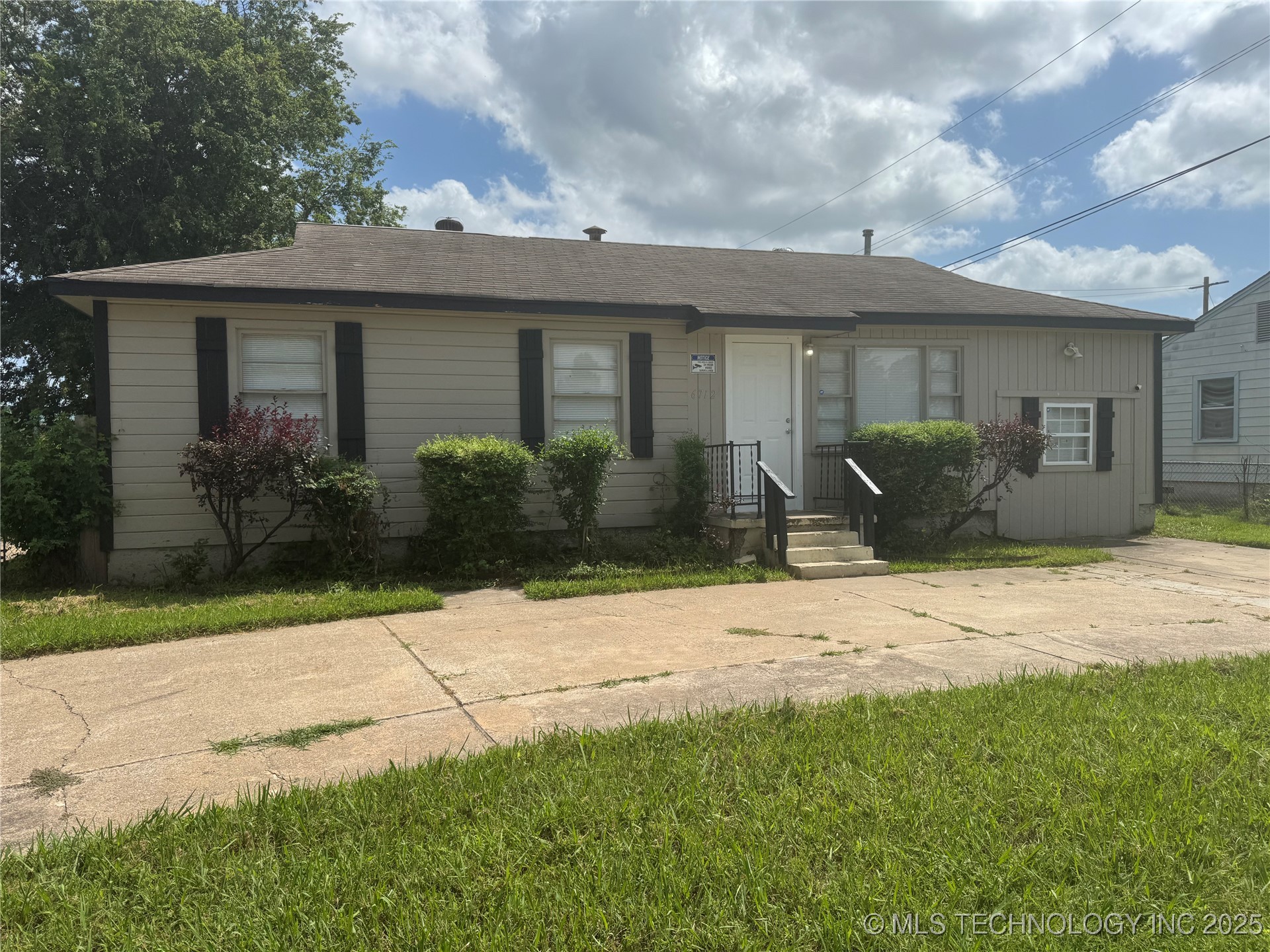 6712 E Haskell Street Property Photo 5
