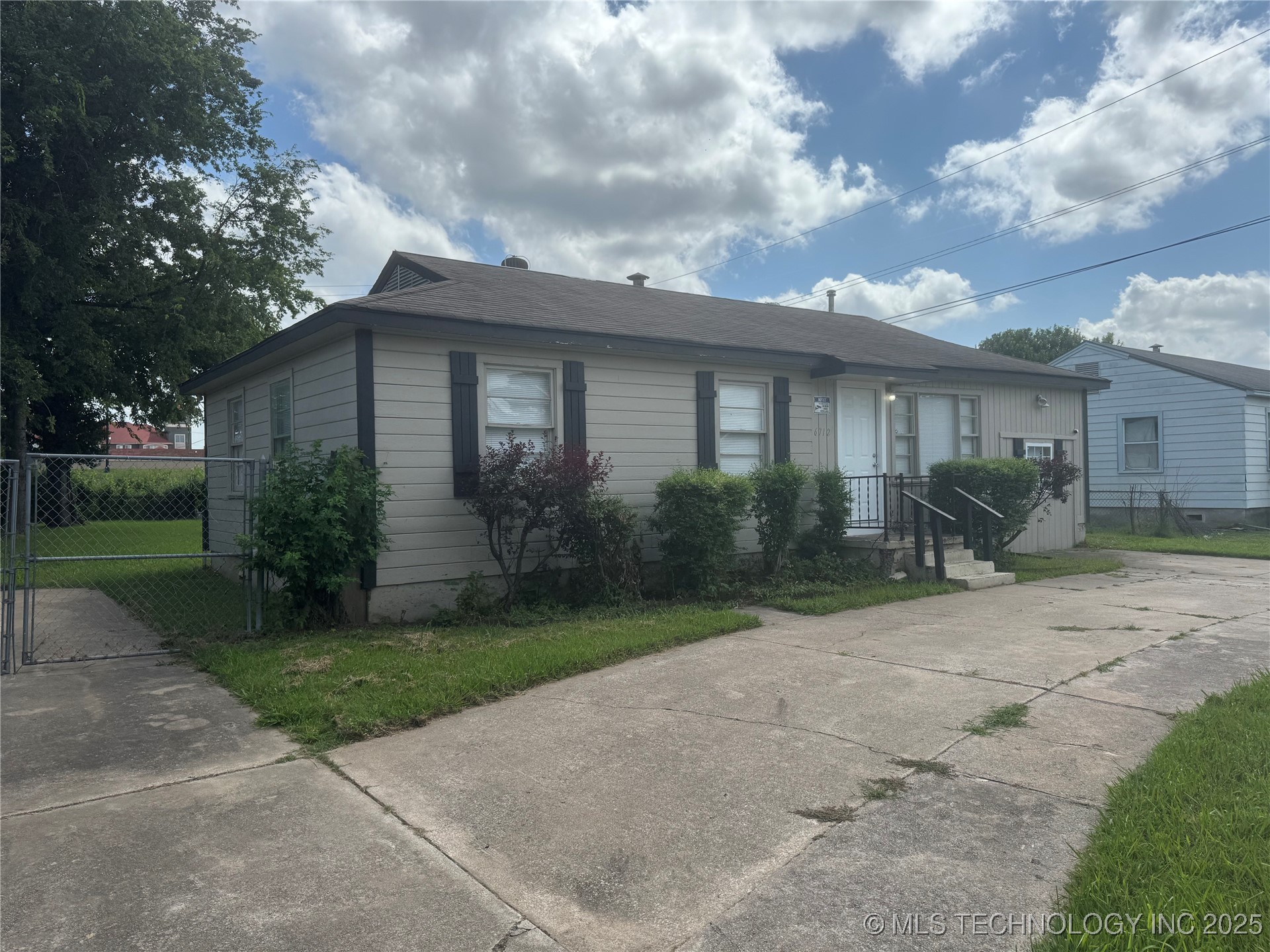 6712 E Haskell Street Property Photo 8
