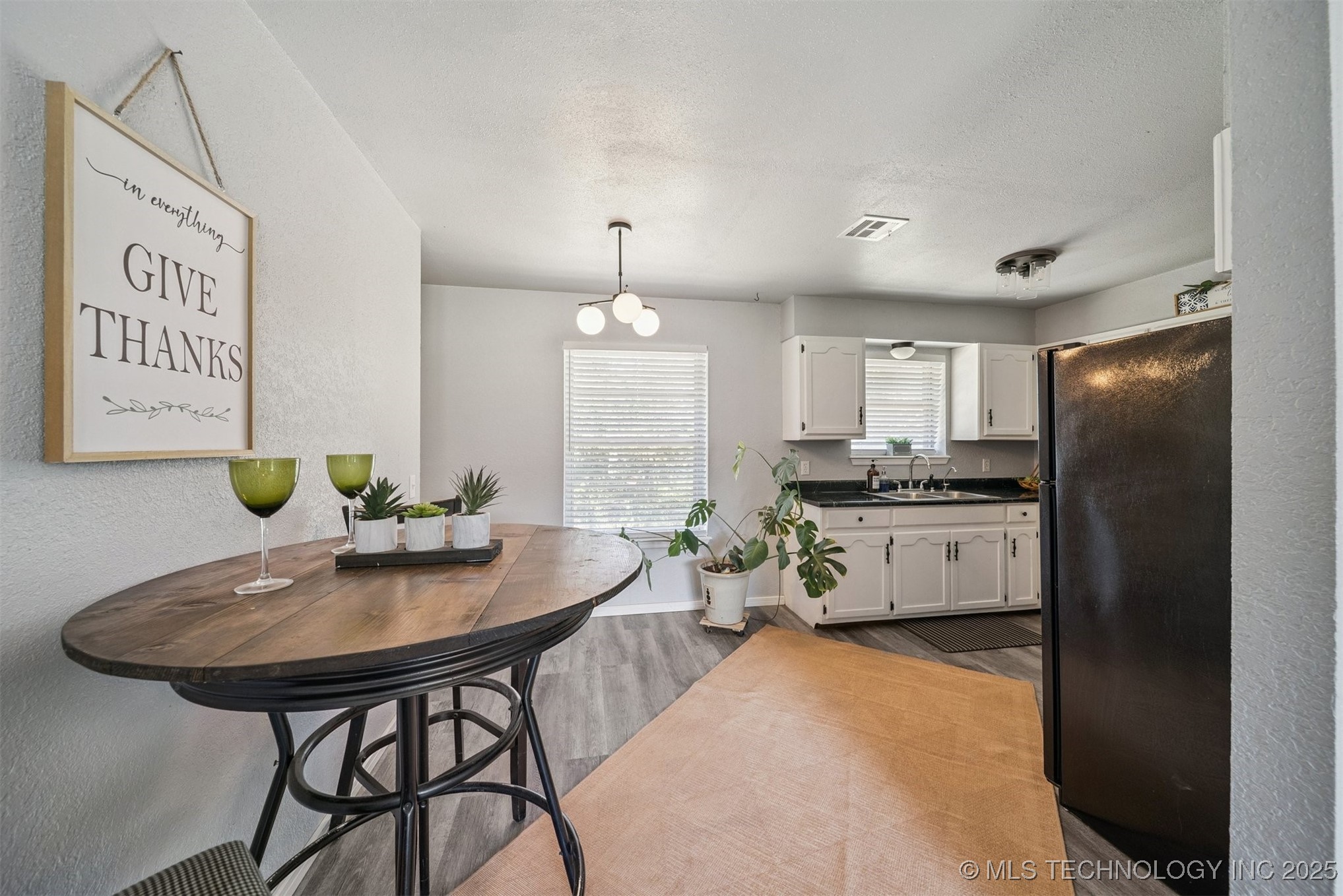 701 N Ross Street Property Photo 6