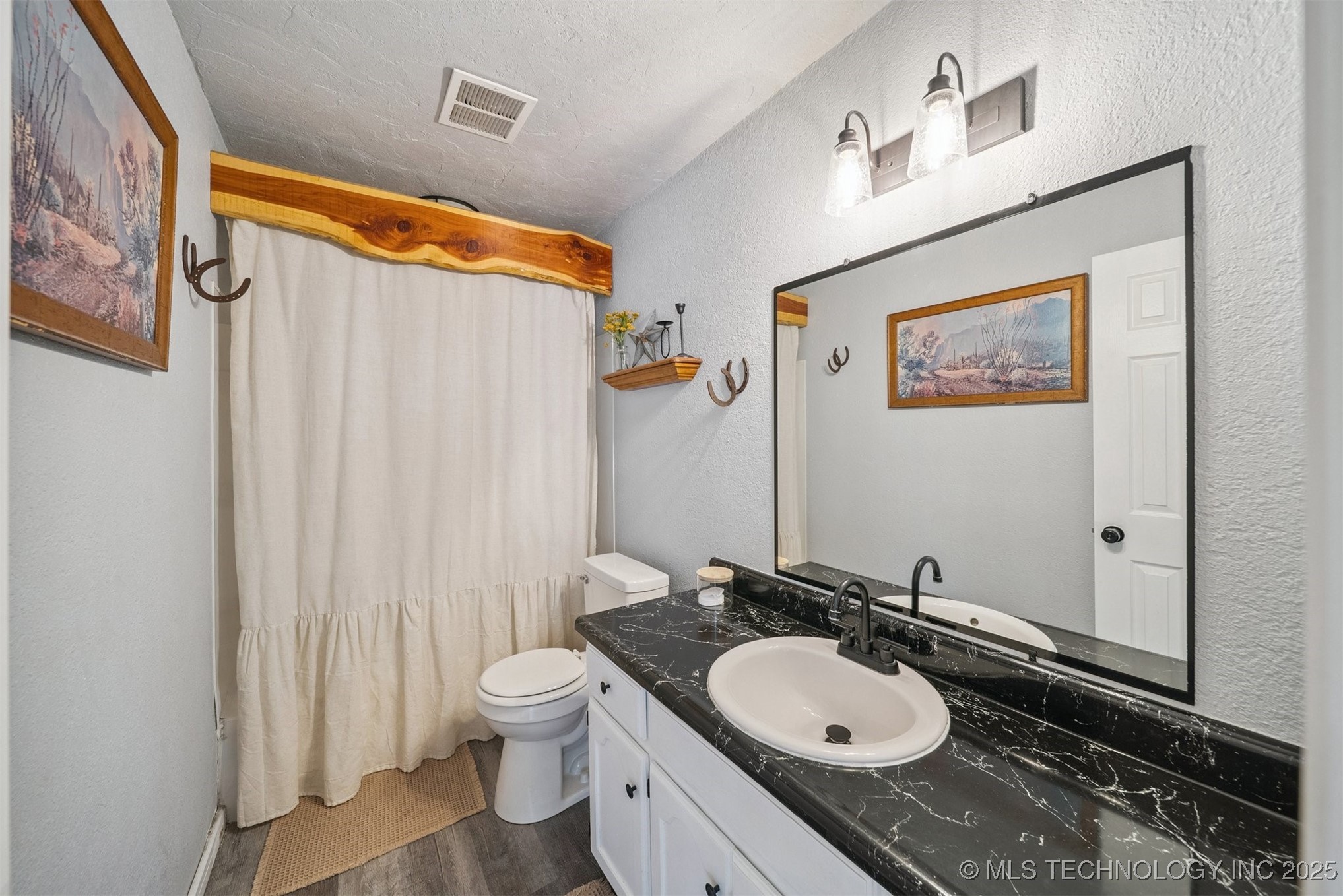 701 N Ross Street Property Photo 12