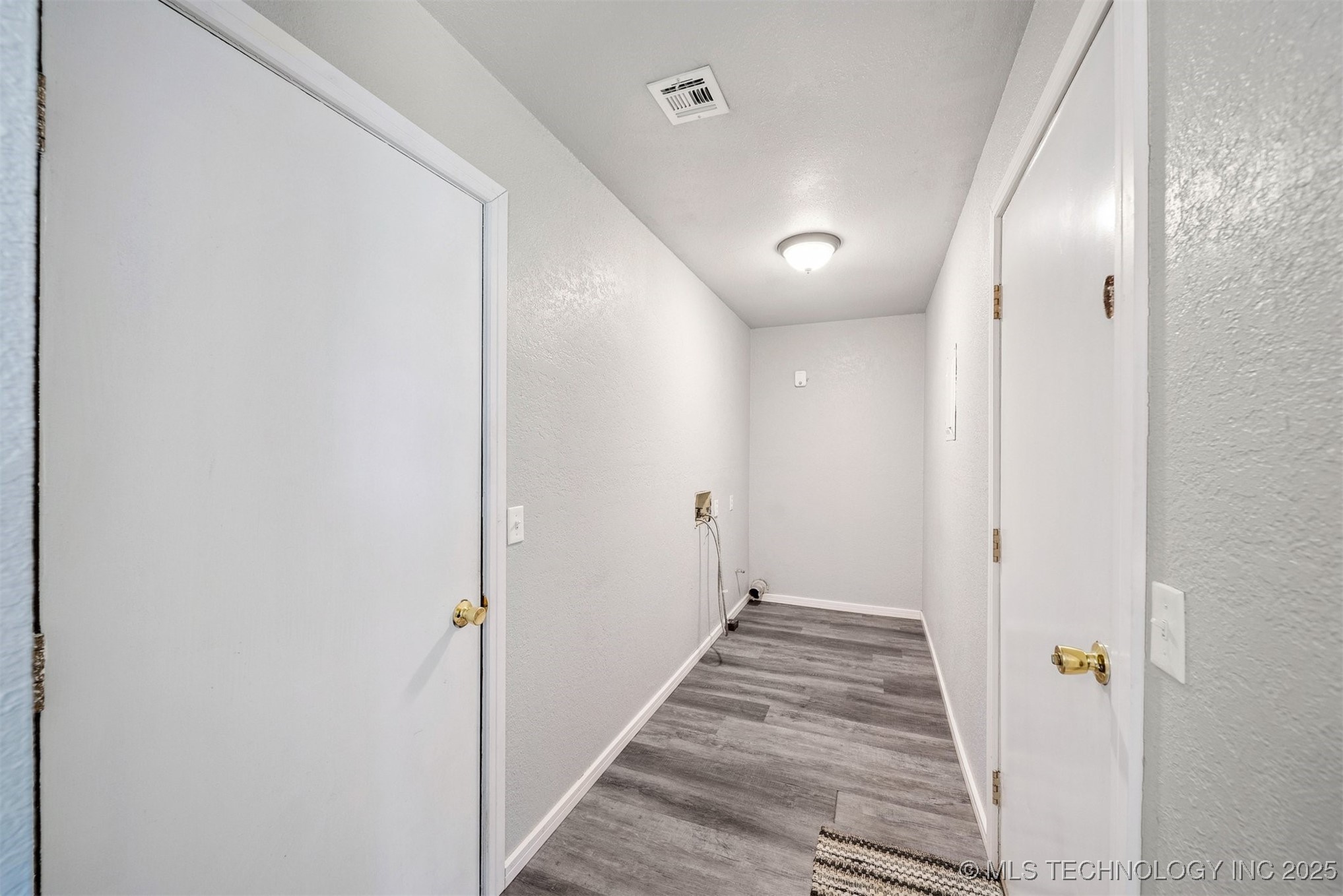 701 N Ross Street Property Photo 14