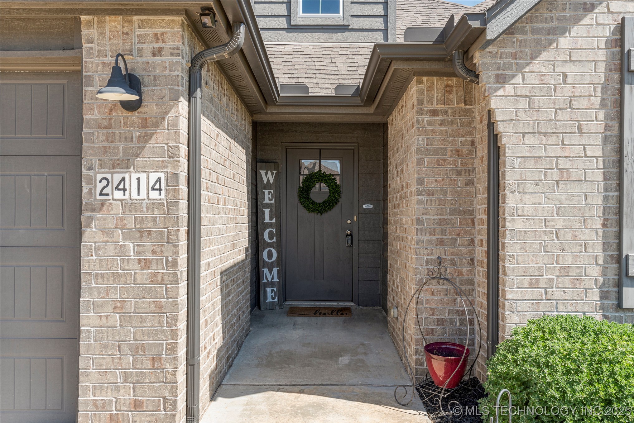 2414 W Kingsport Court Property Photo 3