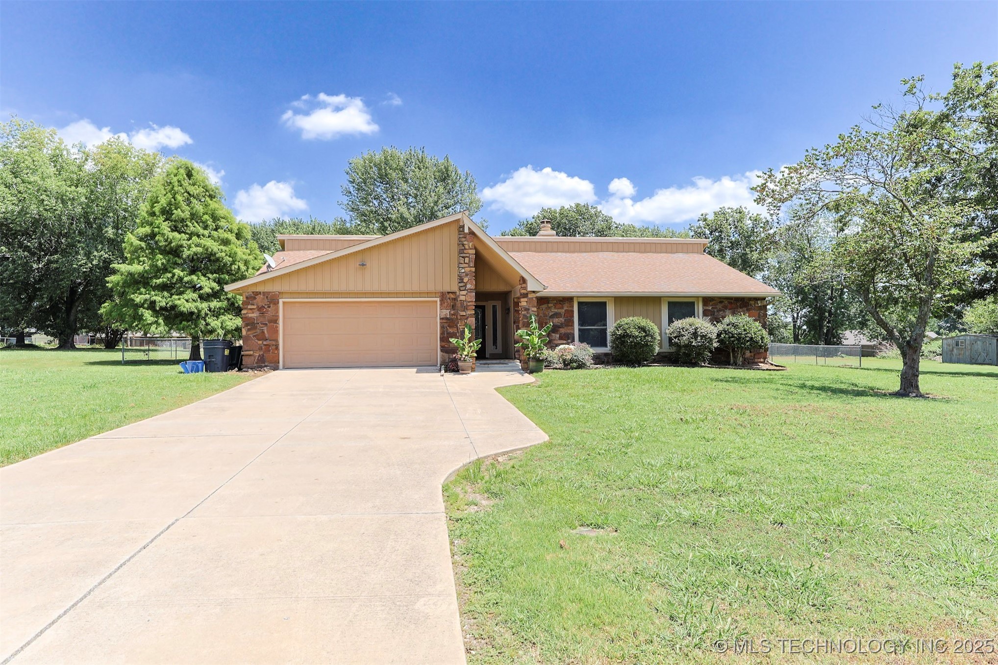 10723 168th East Avenue Property Photo 1