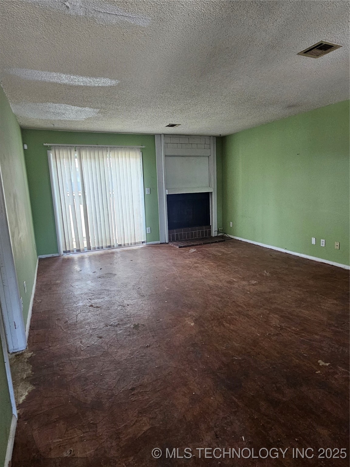 6732 S Lewis Avenue 306 Property Photo