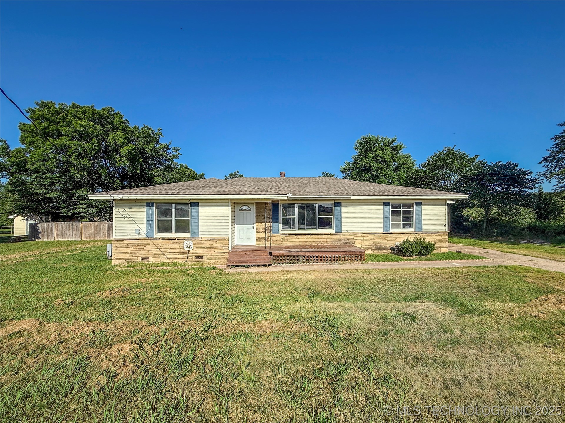 407 N Bliss Avenue Property Photo 1