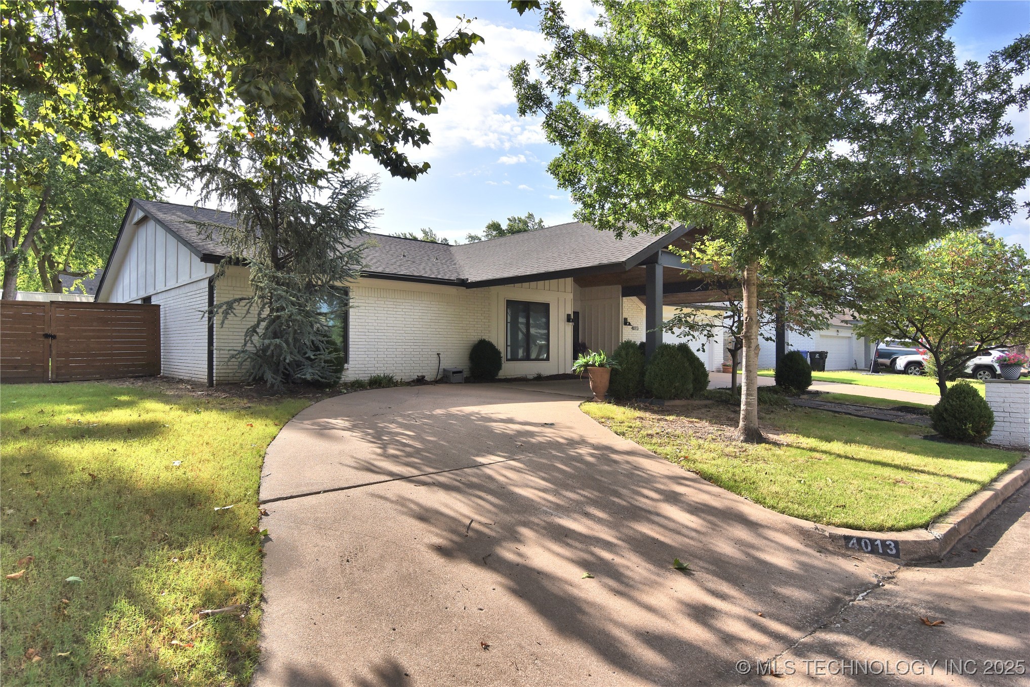4013 S Lions Avenue Property Photo 1