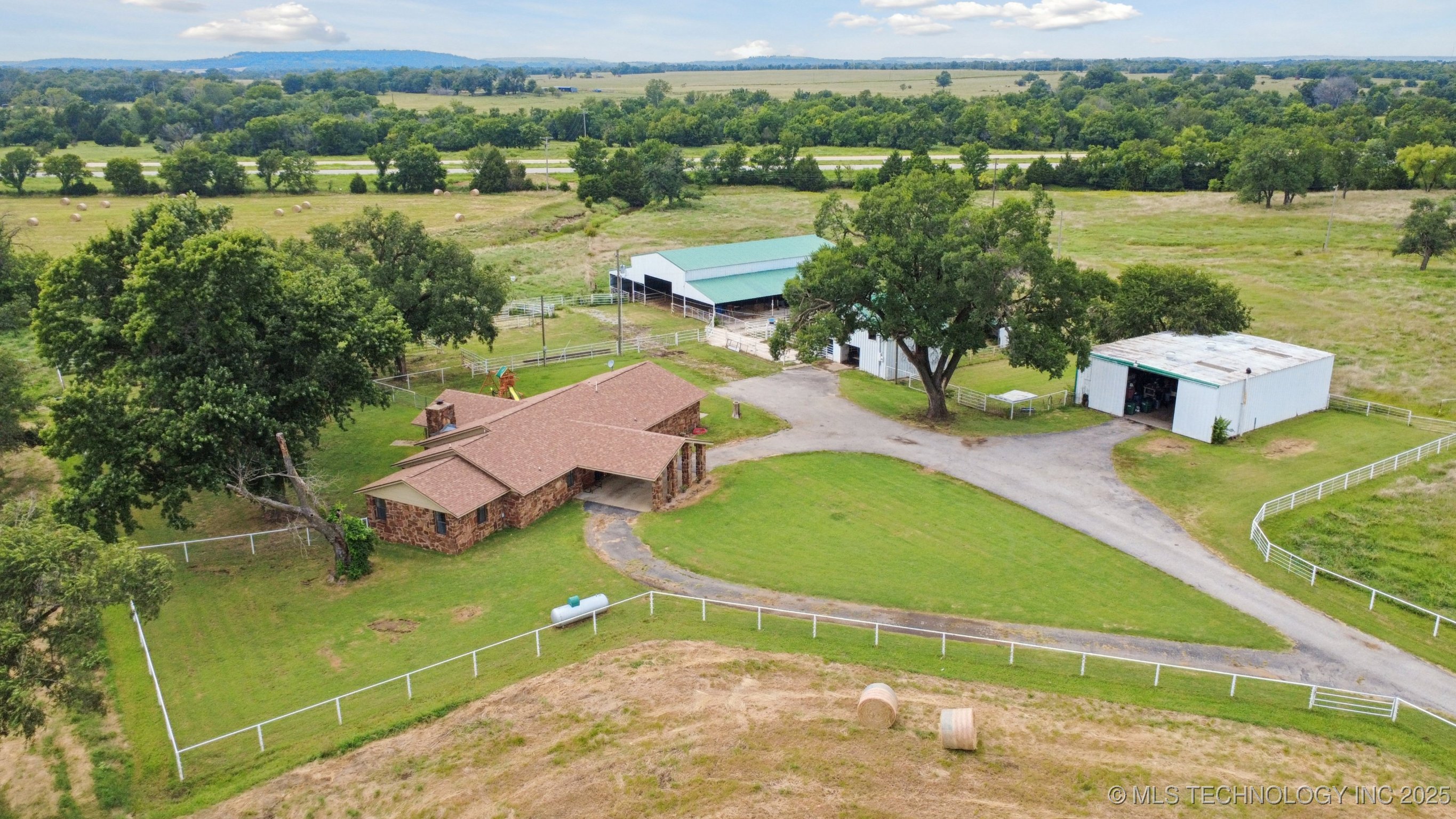 9581 N 3975 Road Property Photo 1