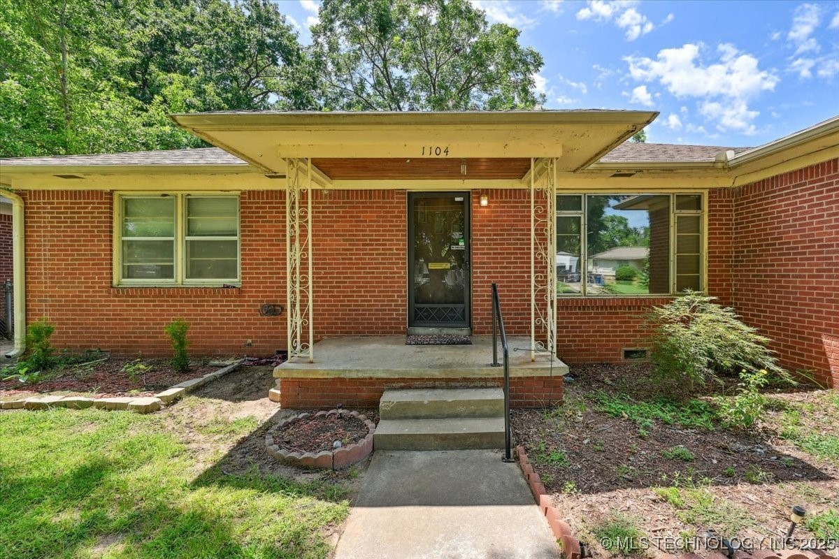 1104 E 53rd Place Property Photo 1