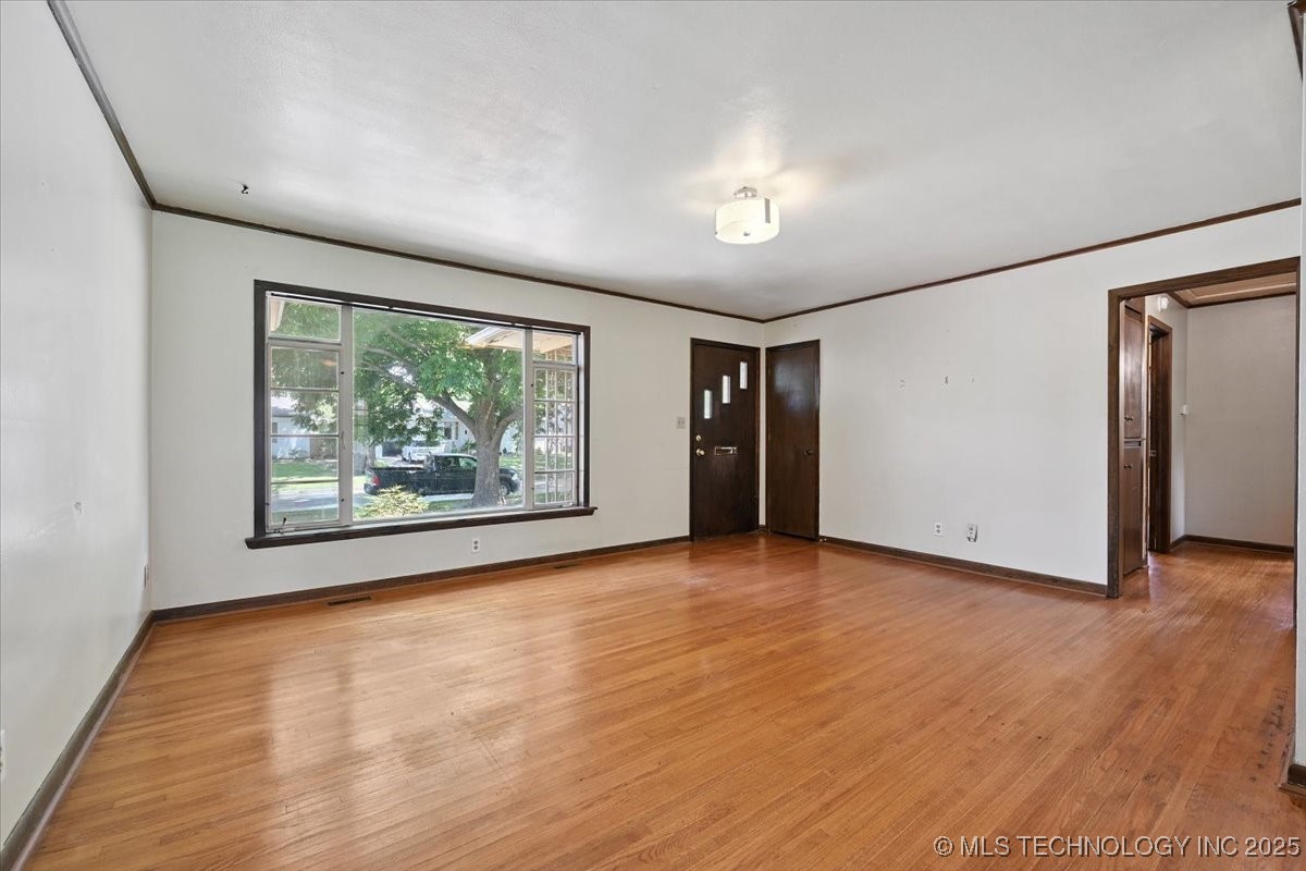 1104 E 53rd Place Property Photo 3