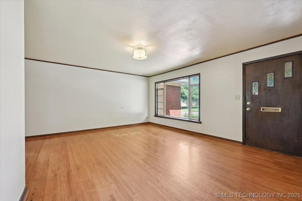 1104 E 53rd Place Property Photo 5