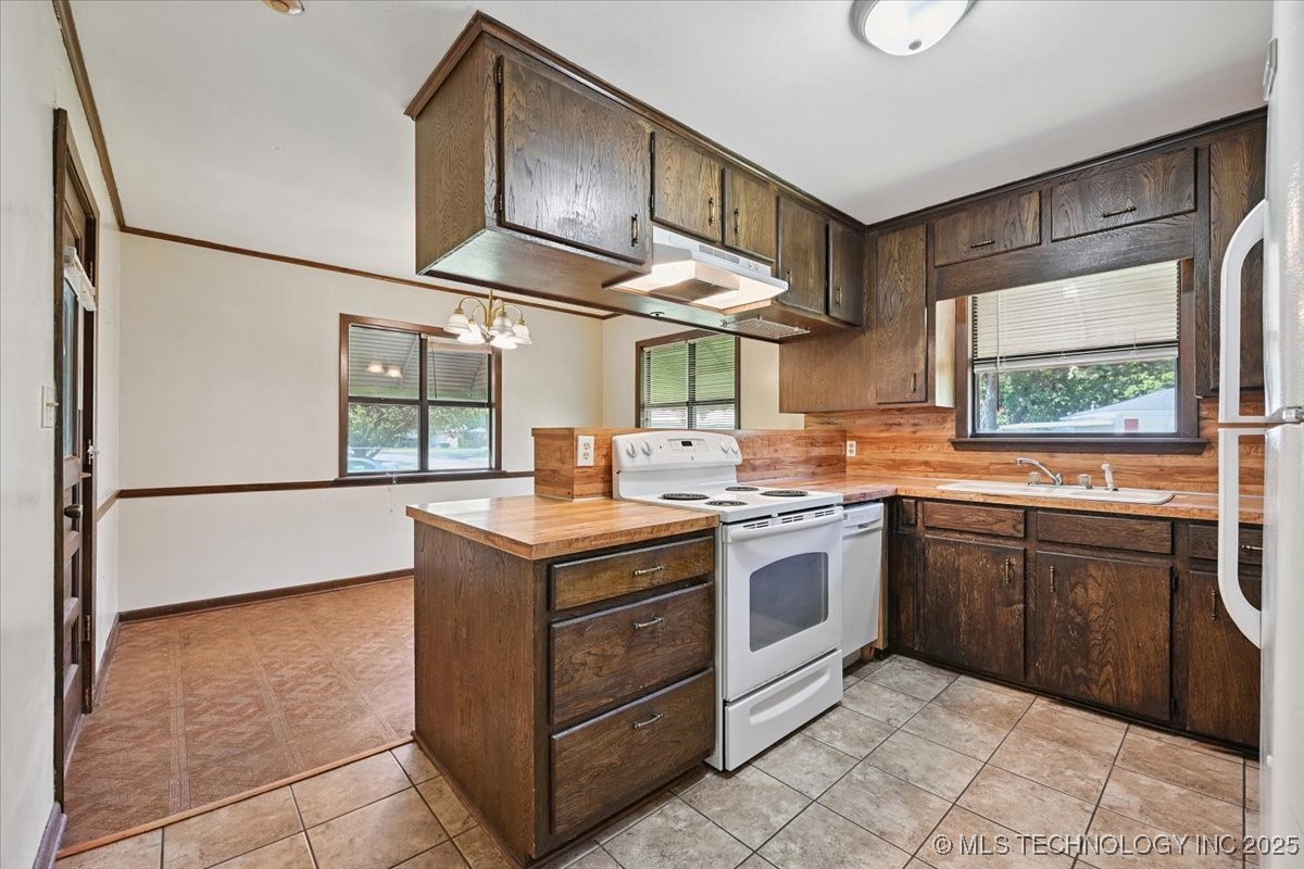 1104 E 53rd Place Property Photo 8
