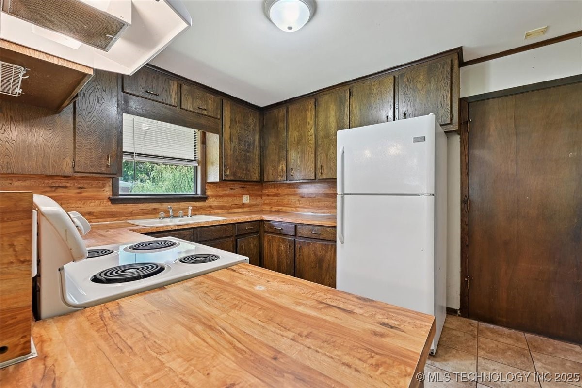 1104 E 53rd Place Property Photo 10