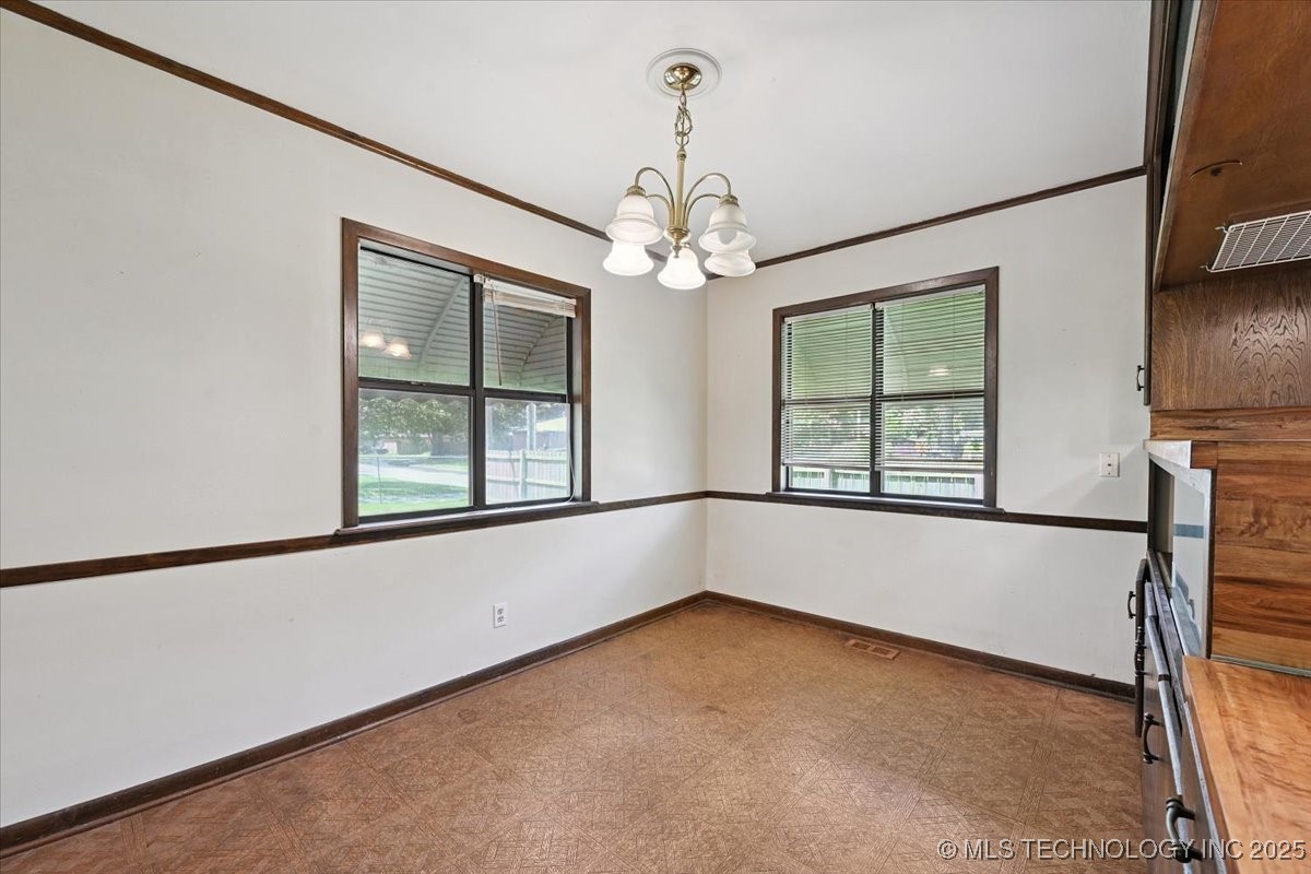 1104 E 53rd Place Property Photo 11
