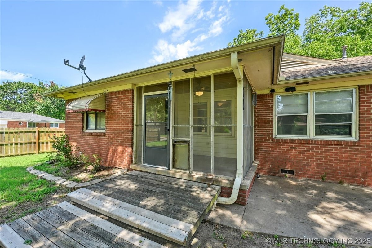 1104 E 53rd Place Property Photo 24