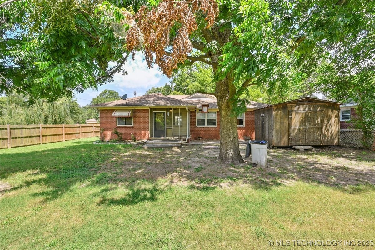 1104 E 53rd Place Property Photo 27