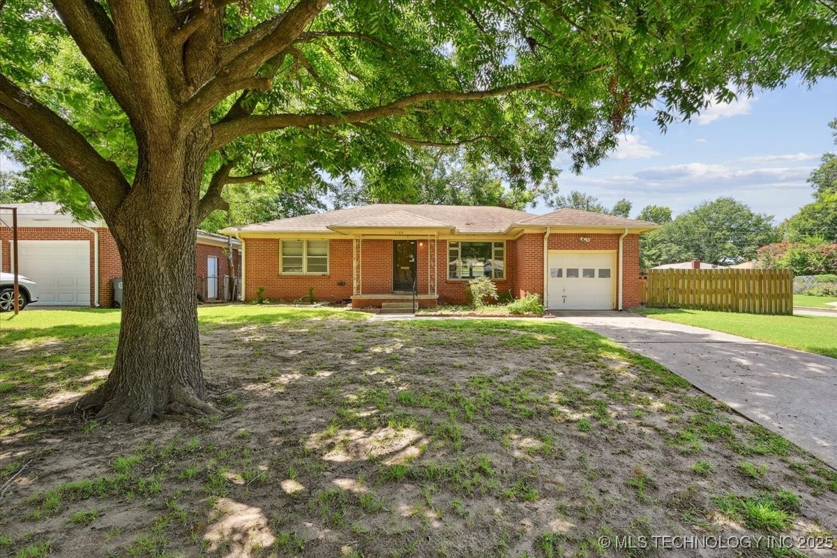 1104 E 53rd Place Property Photo 29