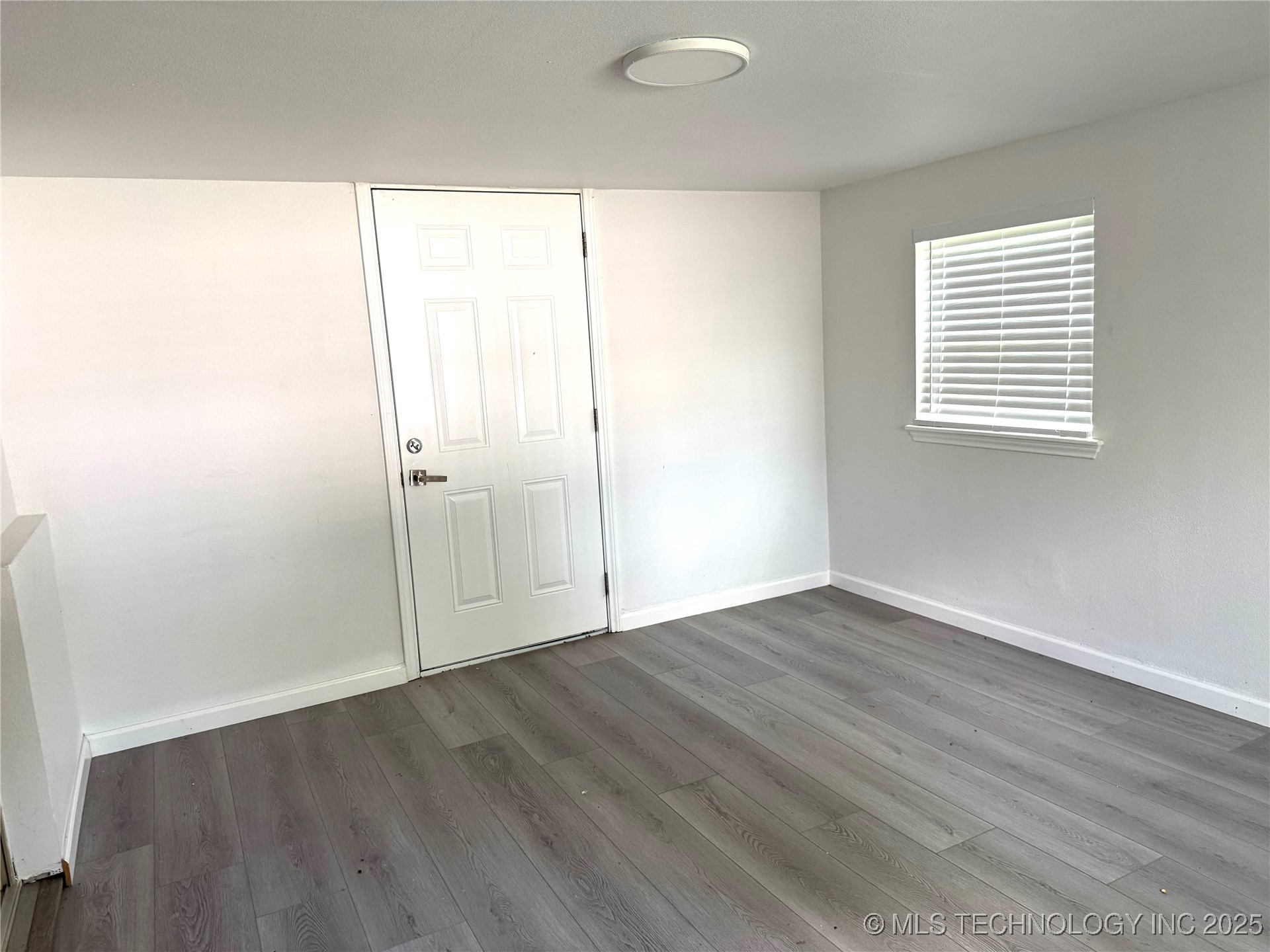 13019 E 27th Place Property Photo 6
