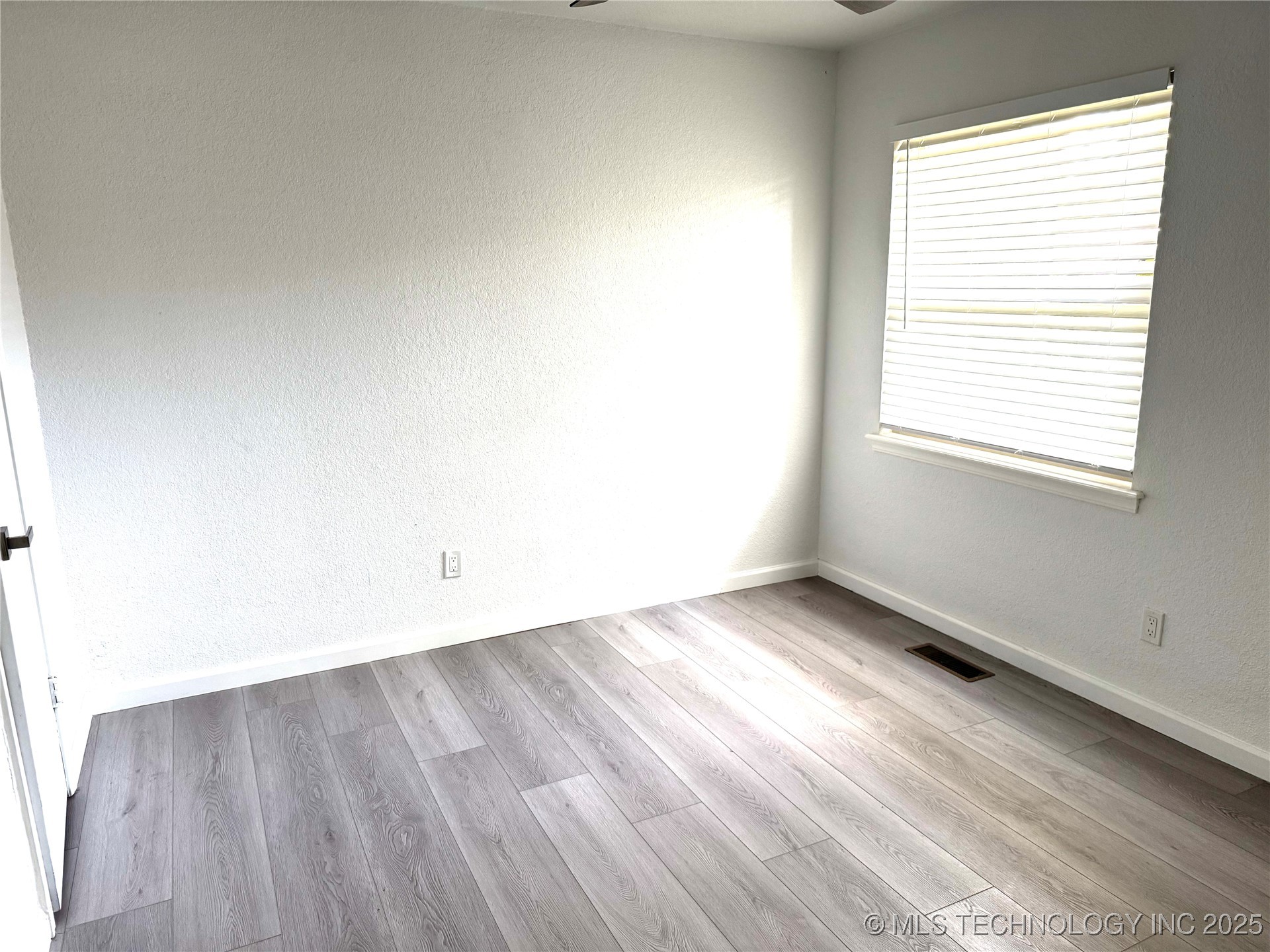 13019 E 27th Place Property Photo 7
