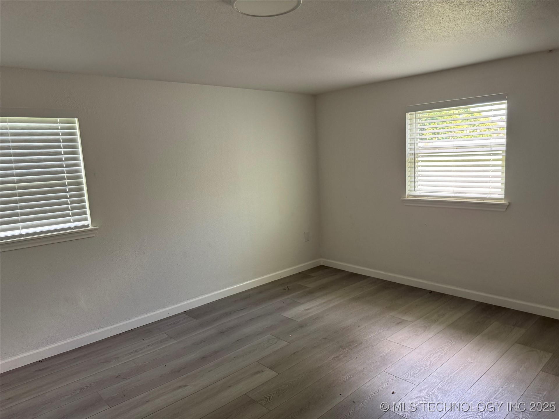 13019 E 27th Place Property Photo 8
