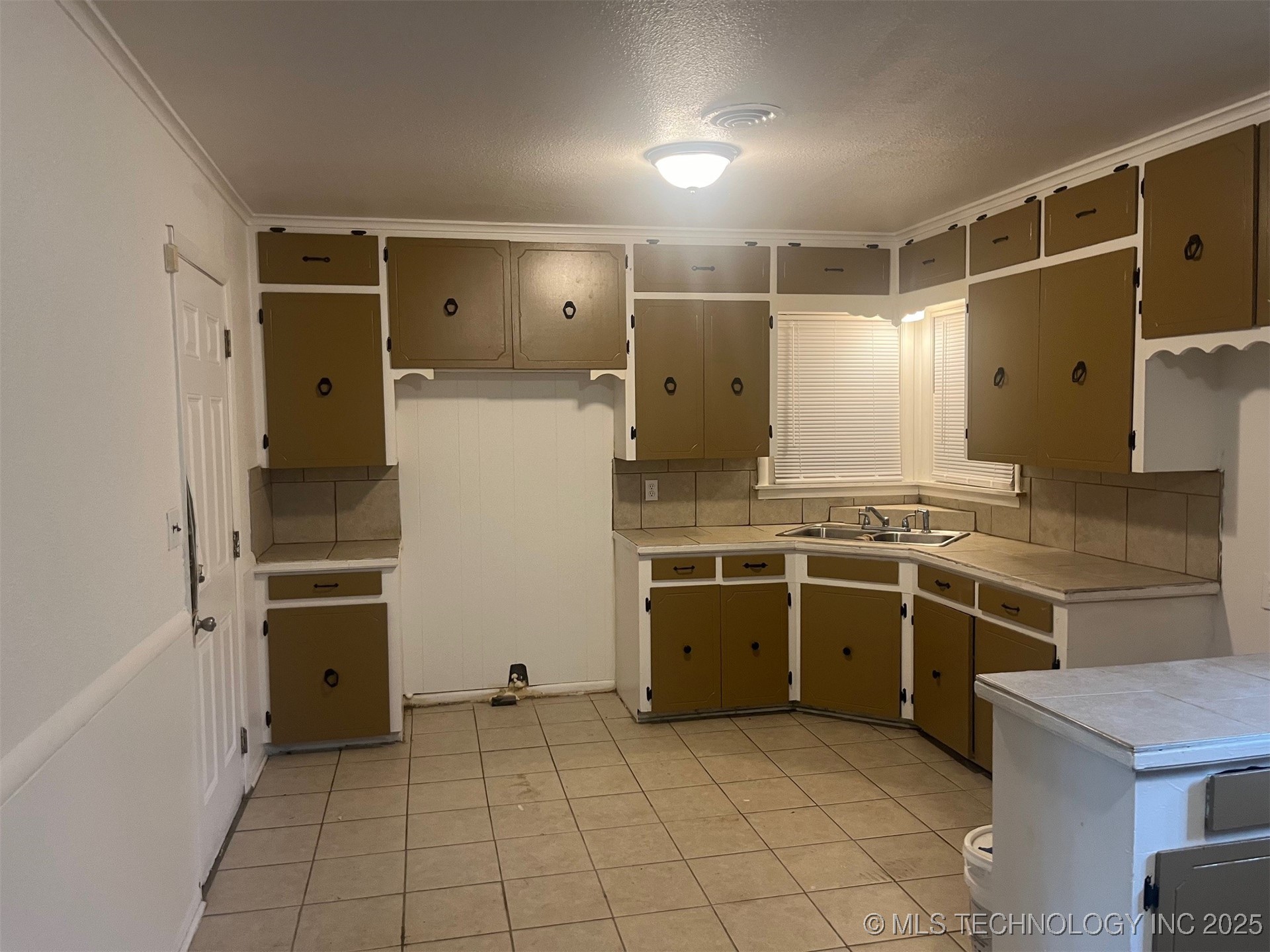 111 E 26th Place N Property Photo 6