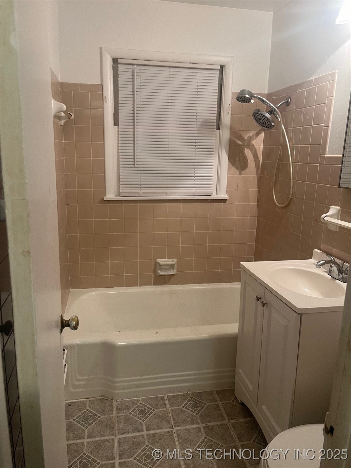 111 E 26th Place N Property Photo 10
