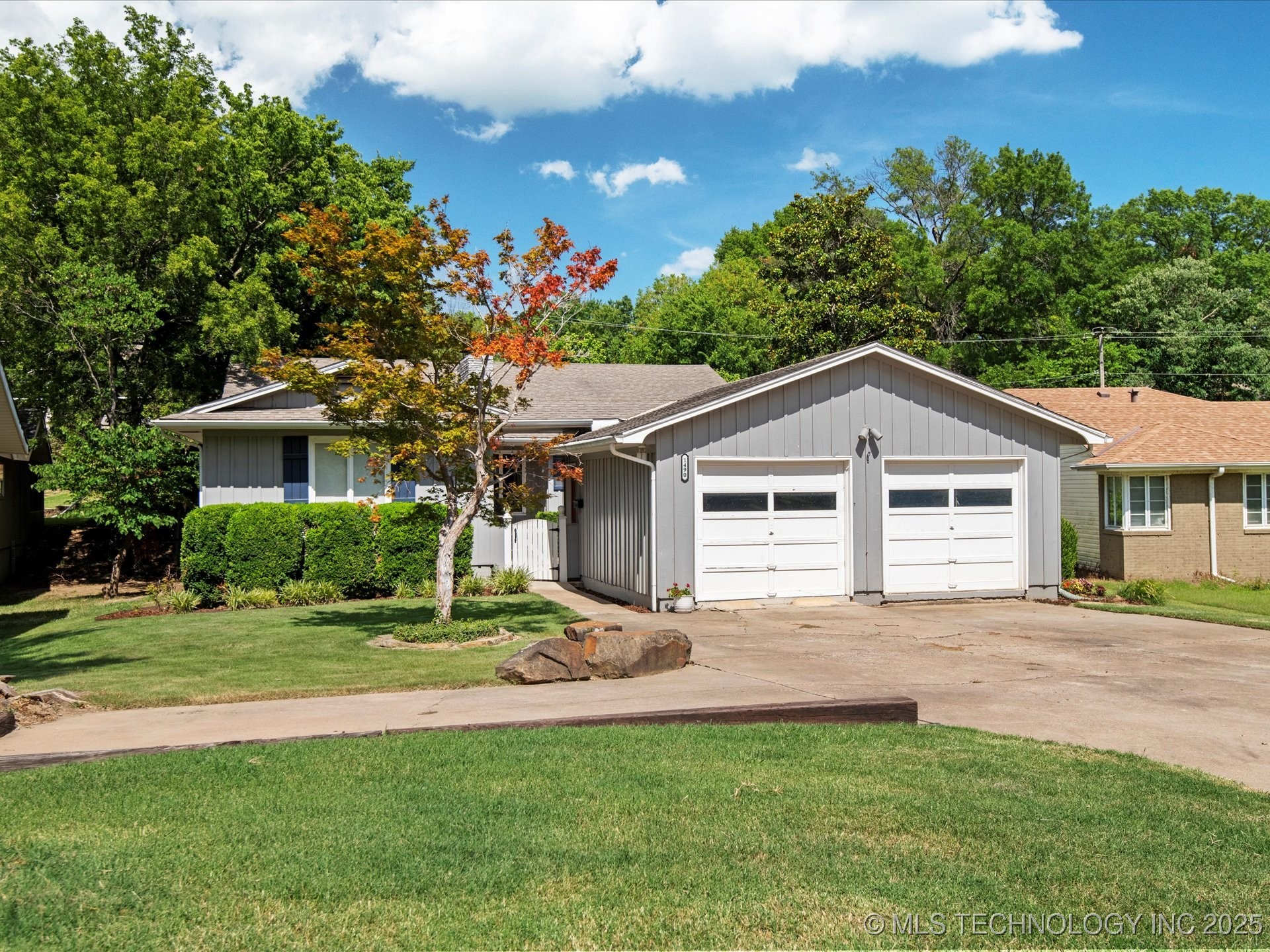 1490 Se Cherokee Place Property Photo 1