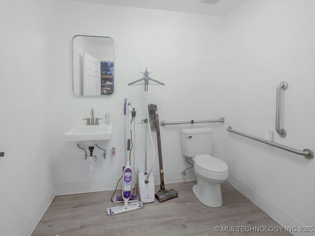 372 E Court Property Photo 15