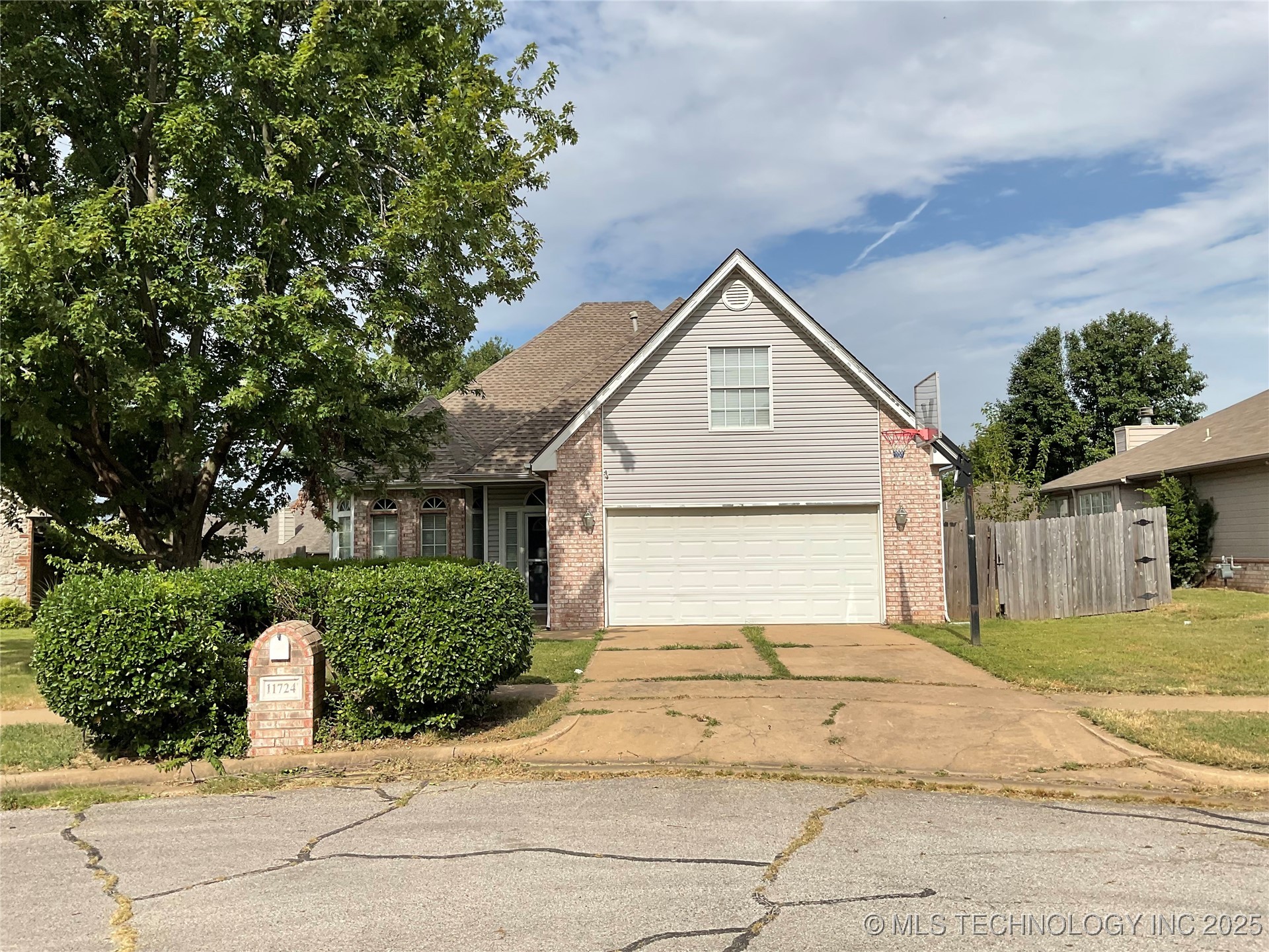 11724 S Gum Avenue Property Photo 1