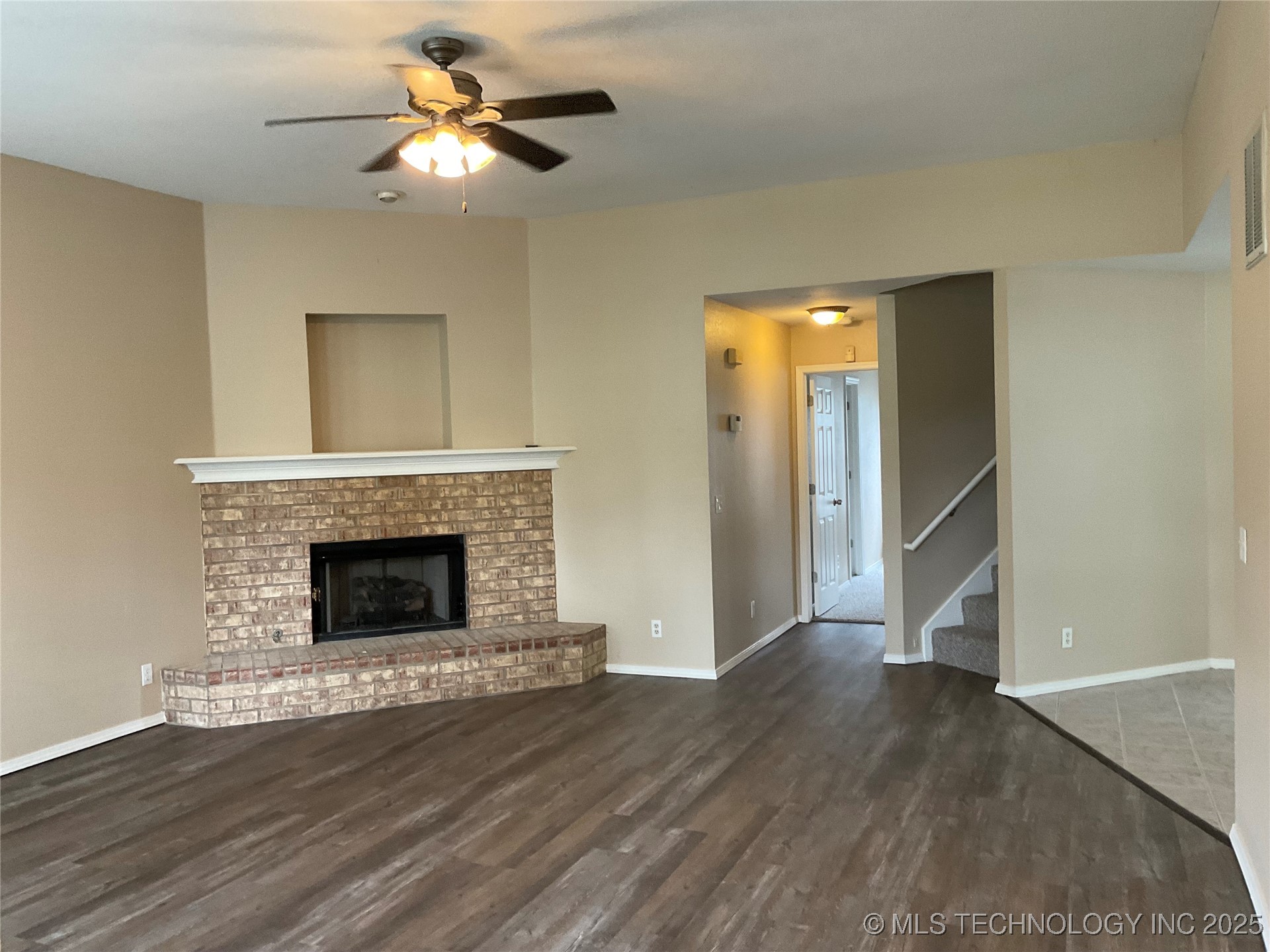 11724 S Gum Avenue Property Photo 2