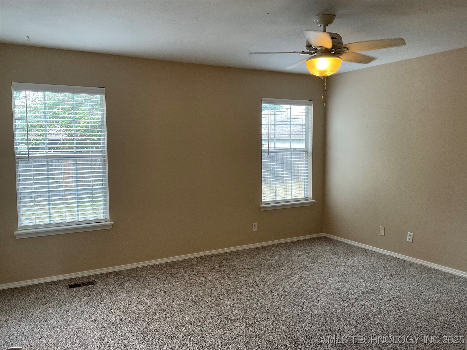 11724 S Gum Avenue Property Photo 13