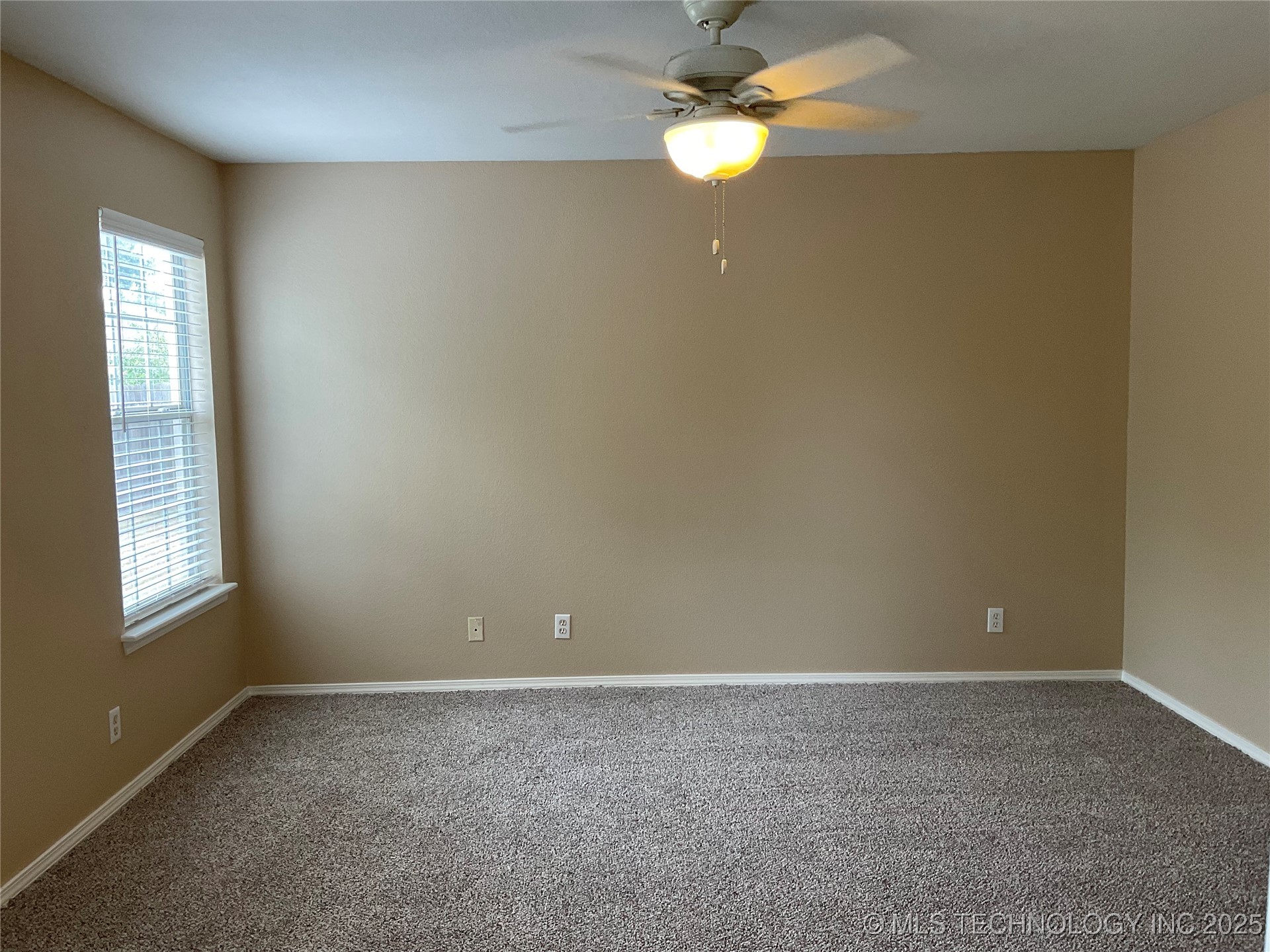 11724 S Gum Avenue Property Photo 14