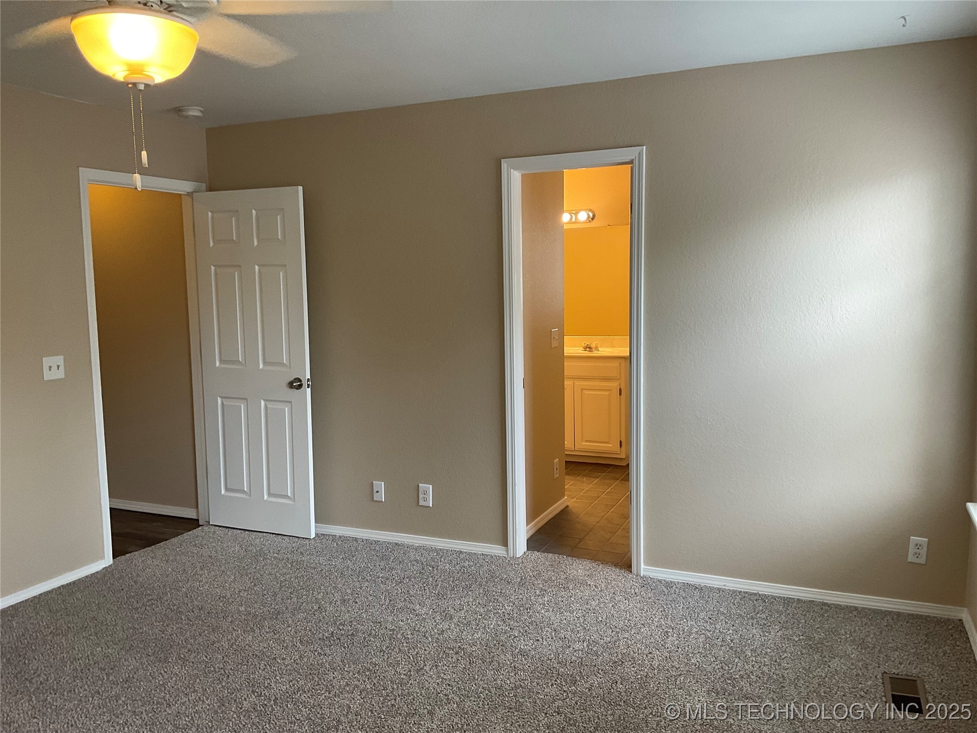 11724 S Gum Avenue Property Photo 15